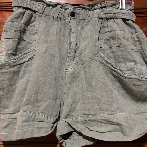 Free People Pants - FREE PEOPLE green linen topanga cuff  shorts medium